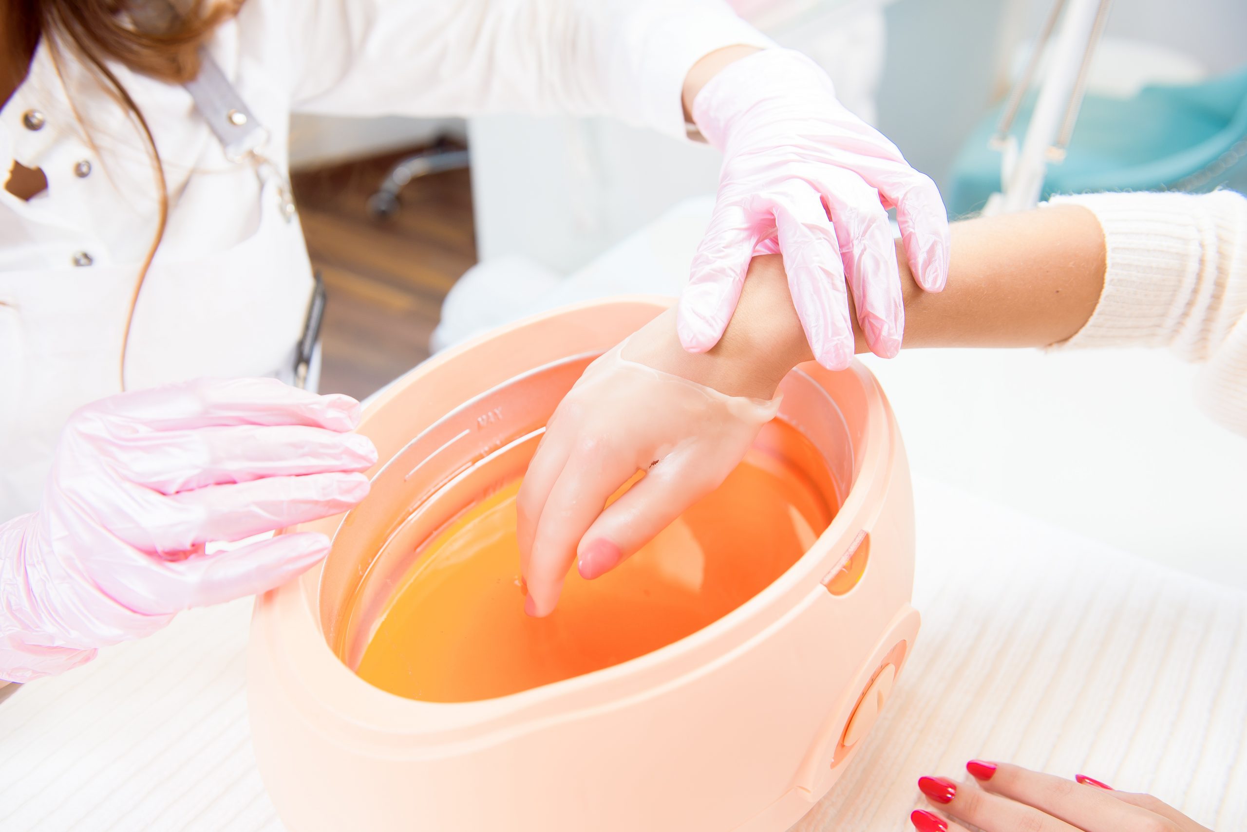 Process,Paraffin,Treatment,Of,Female,Hands,In,Beauty,Salon